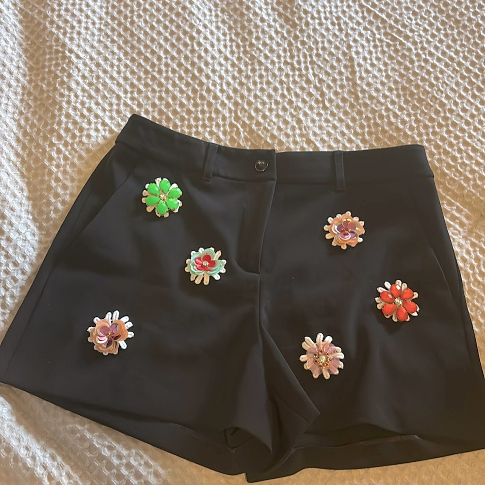 Boutique Moschino Flower Embellished Shorts
